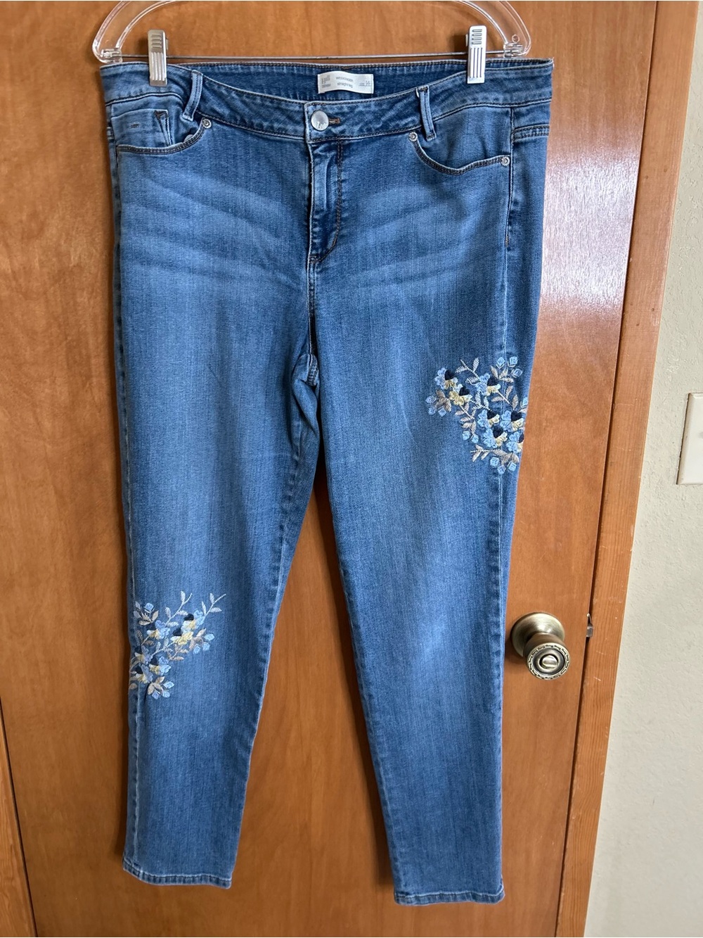 J. Jill Jeans Sz 14 Denim Weekender Straight Leg Blue Floral Embroidery Stretch